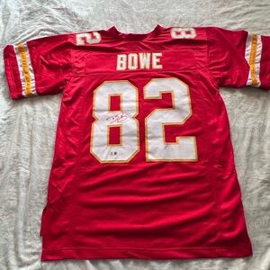 Dwayne Bowe autographed jersey. Beckett certified